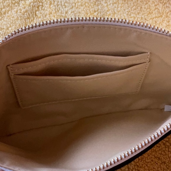 🐴 COACH LARGE CORNER WRISTLET WITH HORSE AND CARRIAGE 🐴 - Picture 16 of 16